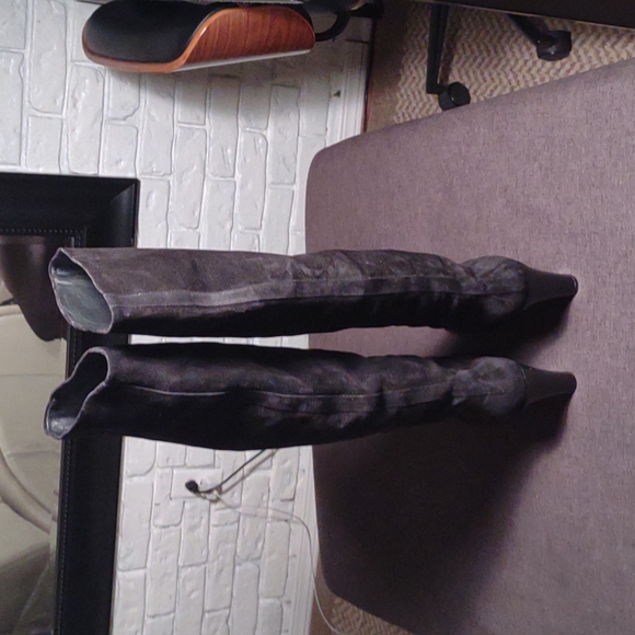 Vince Casper black suede boots - Picture 4 of 6